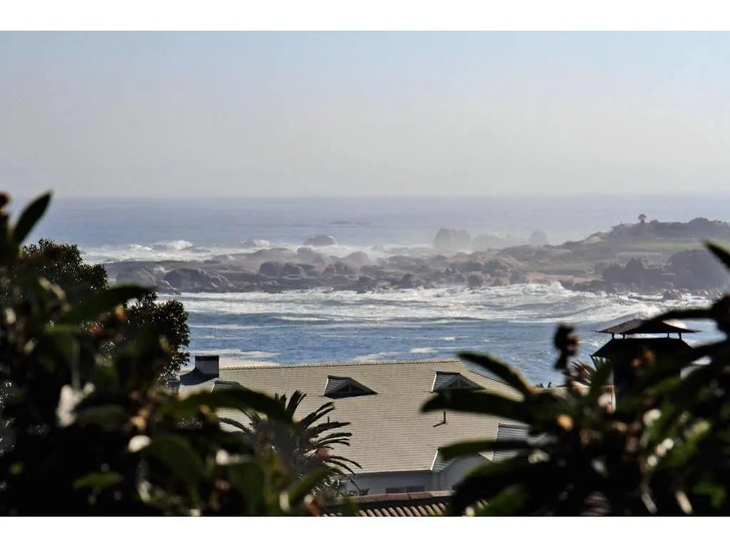17 Geneva Lower Camps Bay 0*,