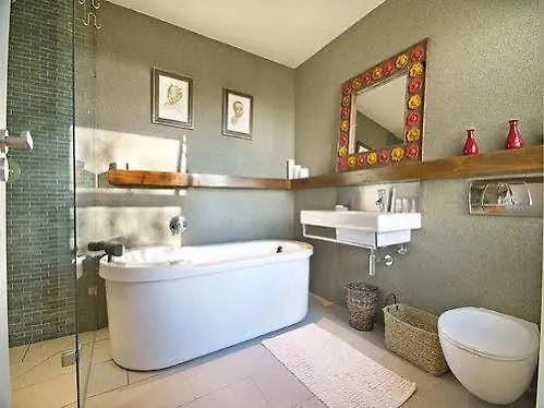 17 Geneva Lower Camps Bay